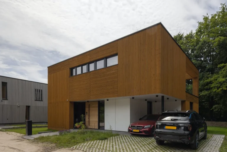 Buitenkeuken en poolhouse bij een villa in Almere Duin